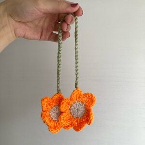 Flower rearview mirror hanger